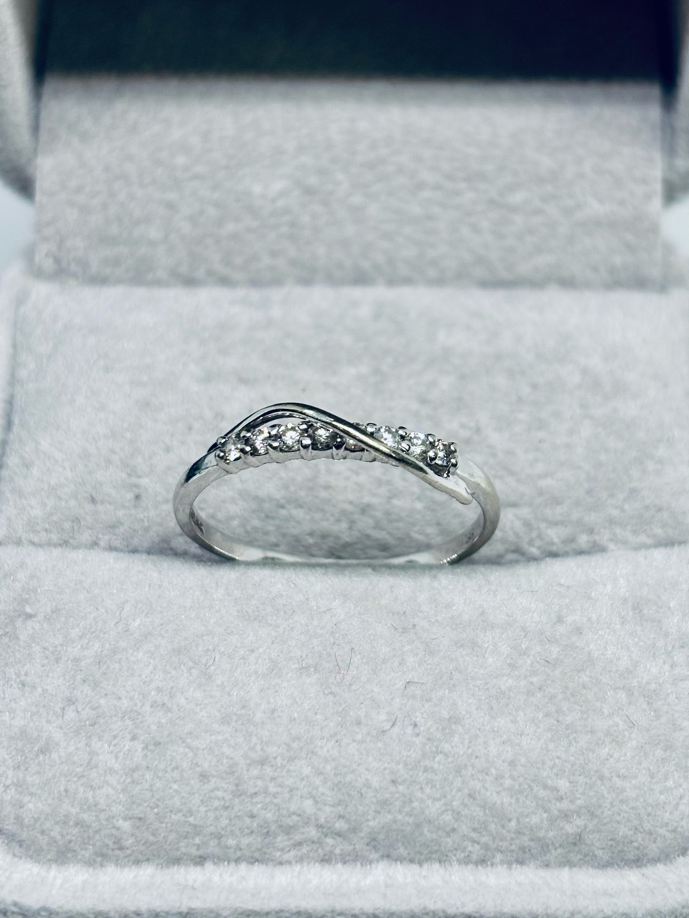 14K White Gold Twisted Band Diamond Ring, size 6.5